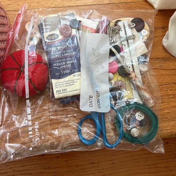 Vintage Wicker Sewing Box - Picture 7 of 9